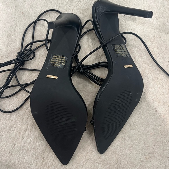 HEELS - Picture 3 of 4